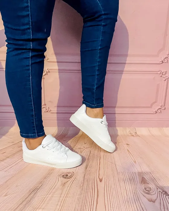 Tênis Casual Branco em uso